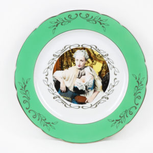 Cindy Sherman (1954), Madame de Pompadour, presentation plate (green), 1990.